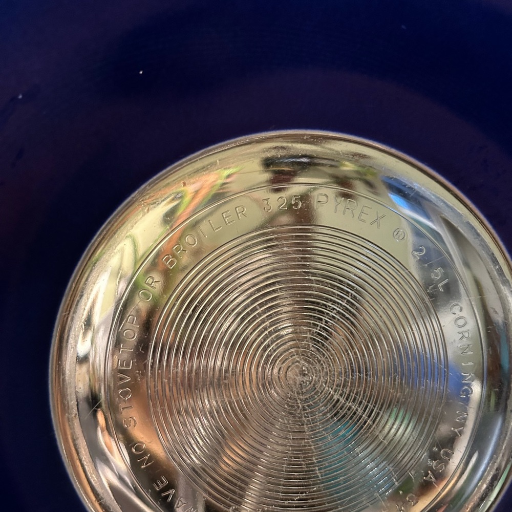 Set of two blue vintage Pyrex with clear bottoms - Picture 10 of 11